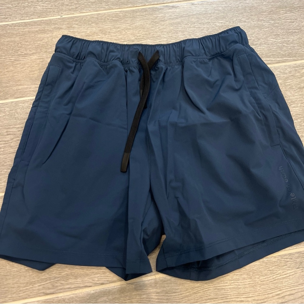 While on Earth Men's running short medium